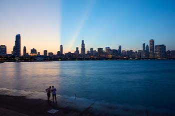<b>USA, Chicago</b>, Chicago skyline at sunset